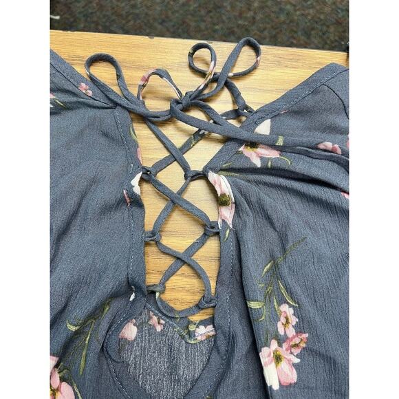 Torrid size 2 Floral Blue Lace Up Back Tunic Top 2X Flutter Sleeve rayon NWT - Picture 7 of 9